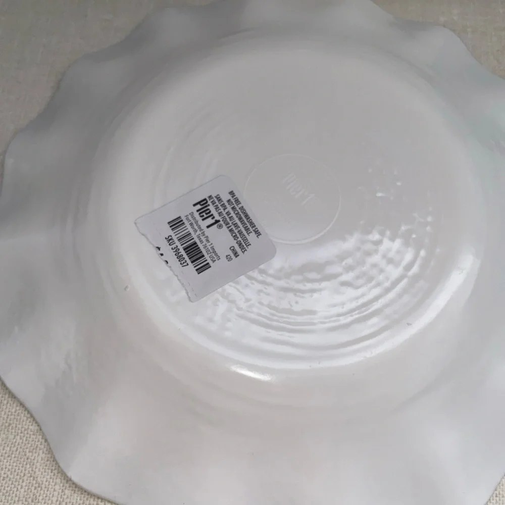 Pier 1 Melamine White Gray Salad Plates Set Of 4 Scallop‎ Edges NWT